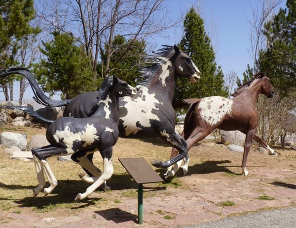 Galloping horses sculpture
