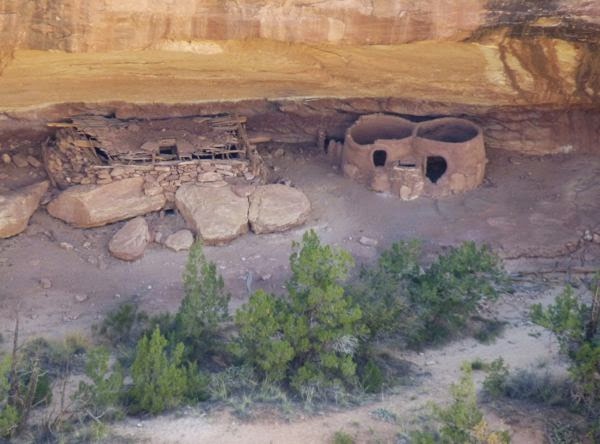 Native cliff dwelling ruins