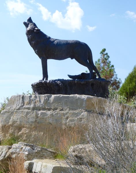 Sculpture of wolf