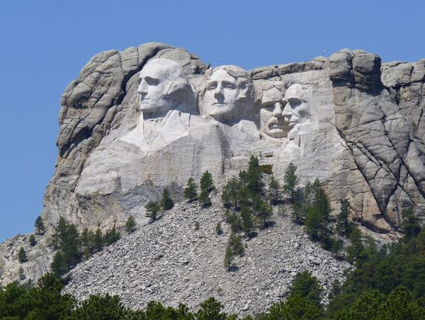 Mountain sculpture of presidents